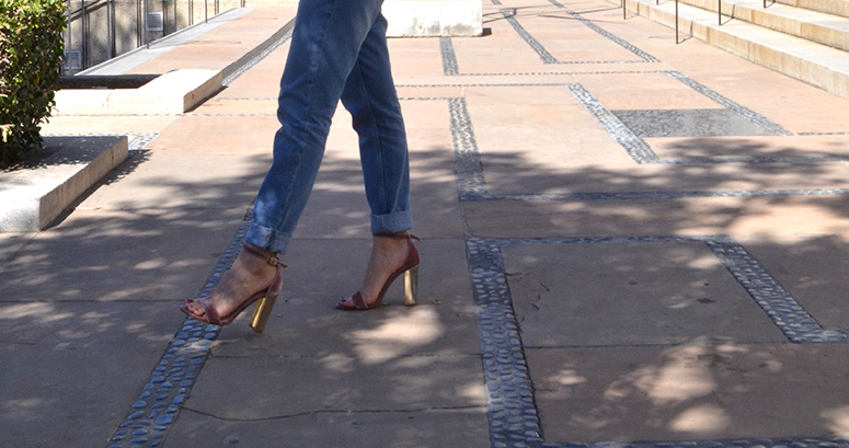 Stripes, Santa Barbara, Casual look, Steve Madden, Sandals, Steve Madden Velvet Sandals, Pink velvet sandals, High waist jeans, Downtown Santa Barbara, Karla Vargas, Sf Style, SF style blogger, Mexican Blogger, Personal Style, Personal Stylist