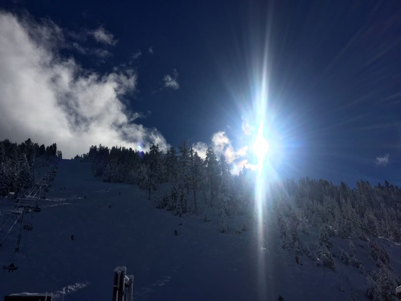 LakeTahoe-Snow-Bliss-Snowboard-Trip-Travel-SnowDay-SnowboardAttire